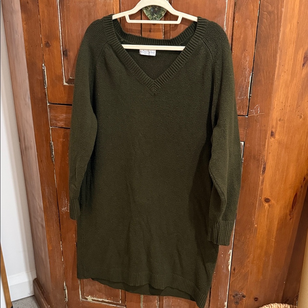 Old Navy Deep Green V-Neck Sweater Dress